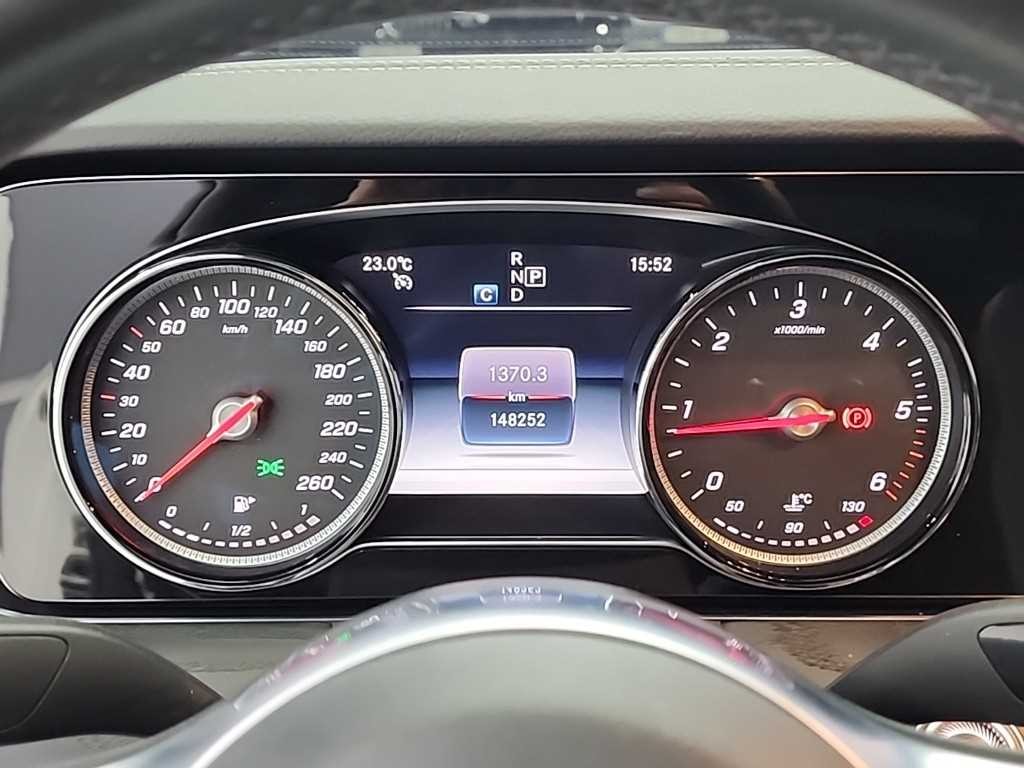 벤츠 E 클래스 E-클래스 W213 E220d 쿠페 이미지 6