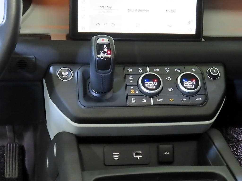랜드로버 디펜더 디펜더 (L663) 110 D250 SE 이미지 12