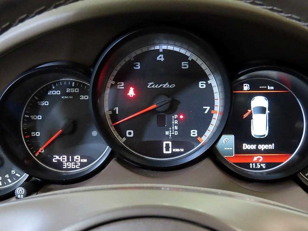 포르쉐 카이엔 뉴 카이엔 4.8 터보 이미지 9