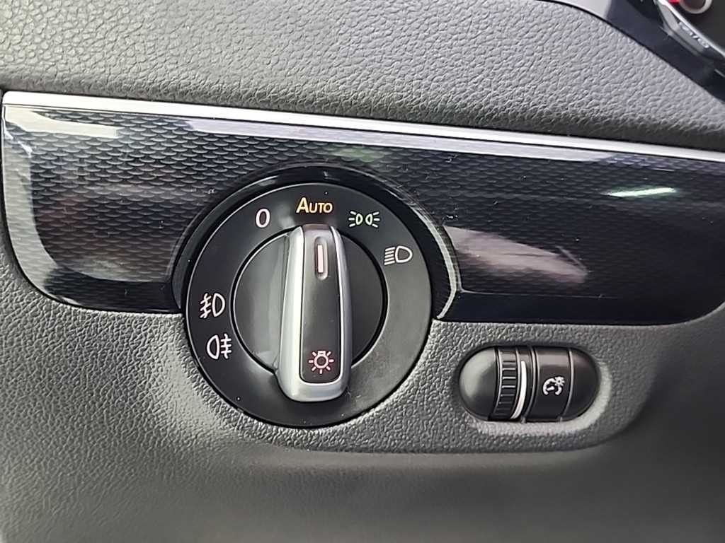 폭스바겐 제타 뉴 제타 2.0 TDI 블루모션 프리미엄 이미지 18