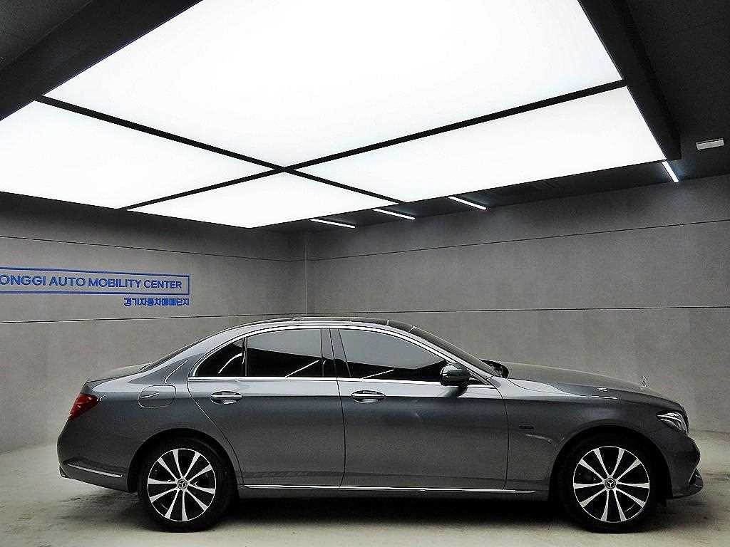 벤츠 E 클래스 E-클래스 W213 E300e 익스클루시브 이미지 2