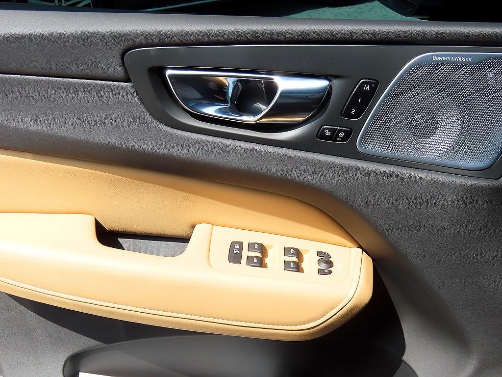 볼보 XC60 XC60(2세대) B5 AWD 인스크립션 이미지 12