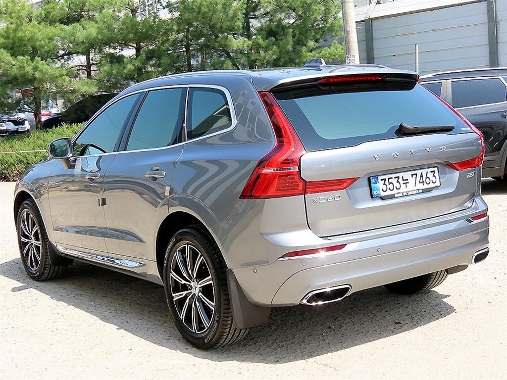 볼보 XC60 XC60(2세대) B5 AWD 인스크립션 이미지 3