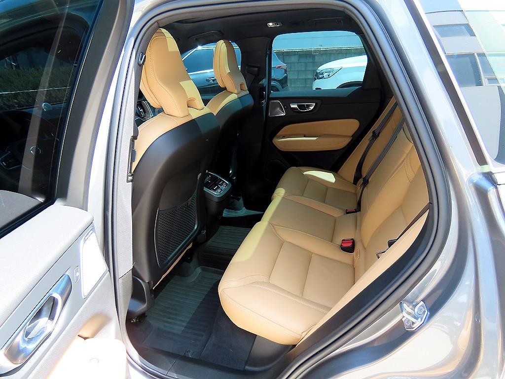 볼보 XC60 XC60(2세대) B5 AWD 인스크립션 이미지 6