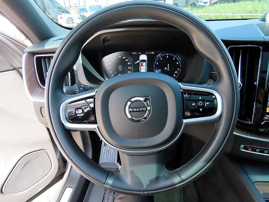 볼보 XC60 XC60(2세대) B5 AWD 인스크립션 이미지 8