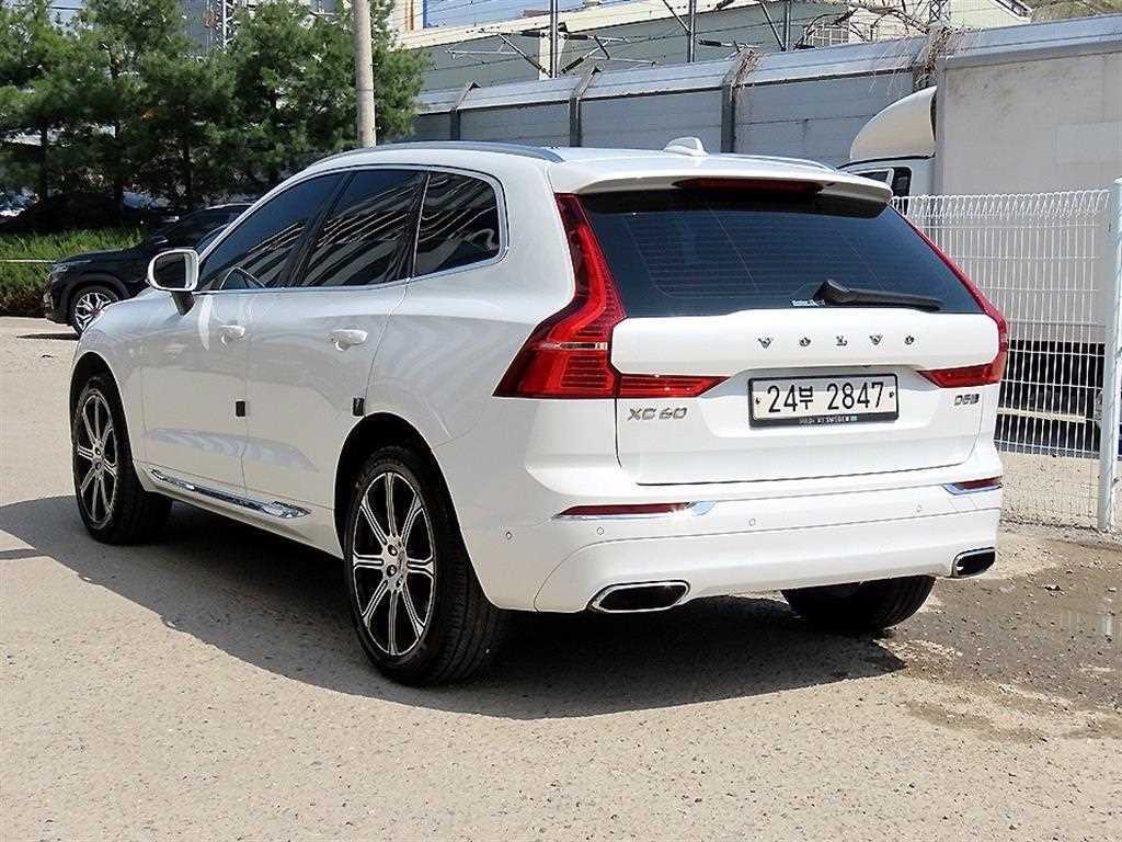 볼보 XC60 XC60(2세대) D5 AWD 인스크립션 이미지 3