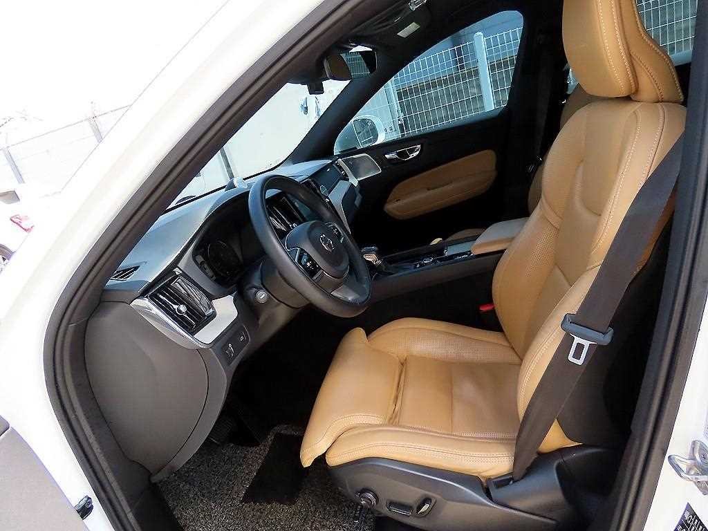 볼보 XC60 XC60(2세대) D5 AWD 인스크립션 이미지 5