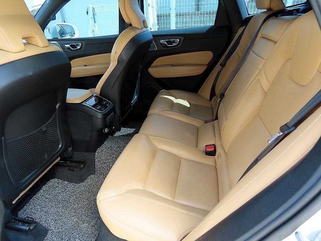 볼보 XC60 XC60(2세대) D5 AWD 인스크립션 이미지 6
