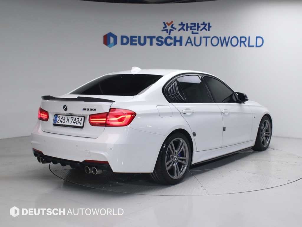 BMW 3시리즈 3시리즈 (F30) 320i M 스포츠 이미지 2