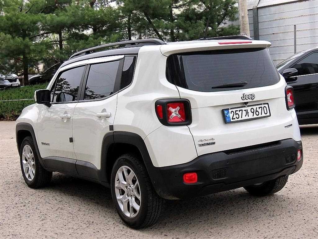 지프 레니게이드 2.0 디젤 리미티드 AWD 이미지 3
