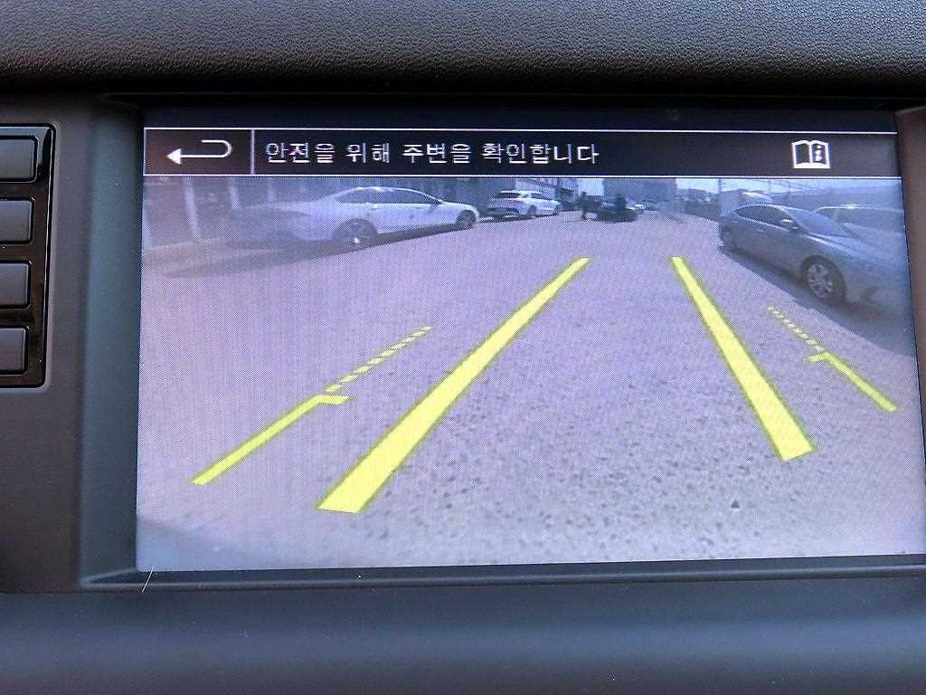 랜드로버 디스커버리 스포츠 2.0 TD4 HSE 럭셔리 이미지 13