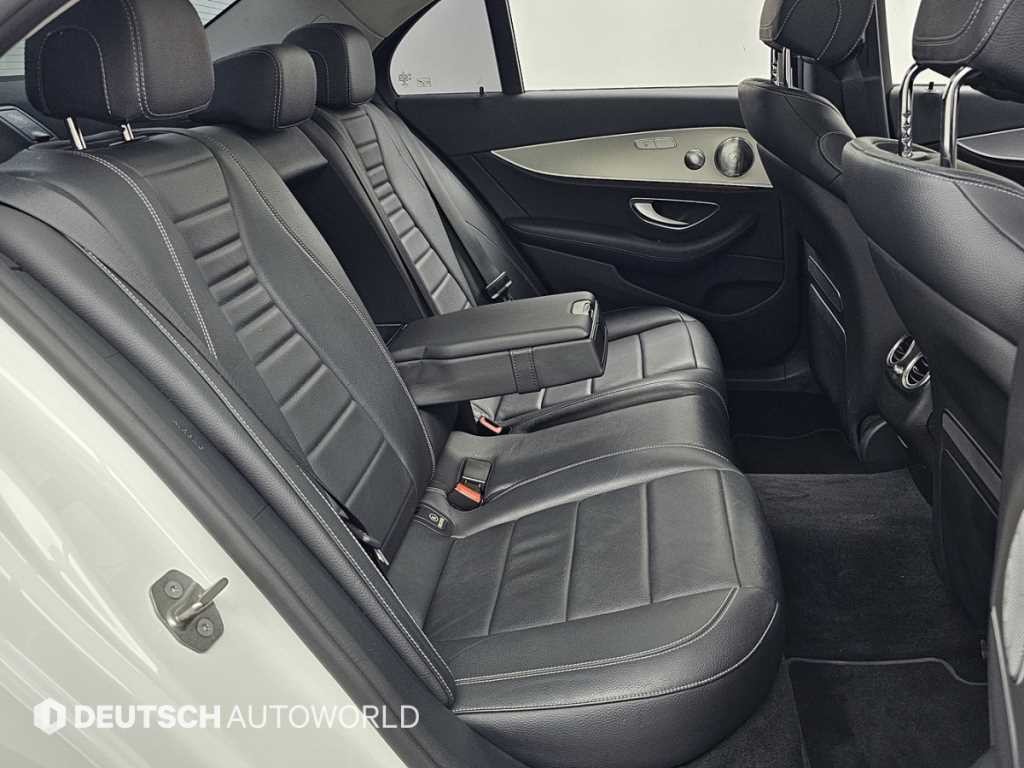 벤츠 E 클래스 E-클래스 W213 E300 아방가르드 이미지 12