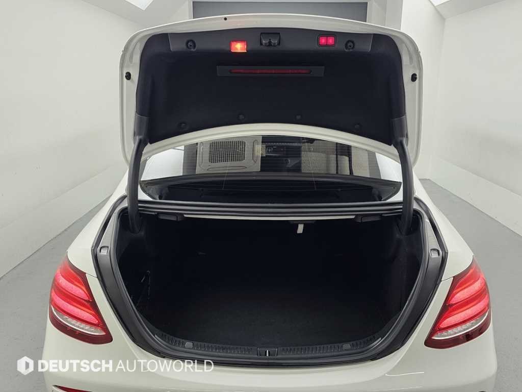 벤츠 E 클래스 E-클래스 W213 E300 아방가르드 이미지 19