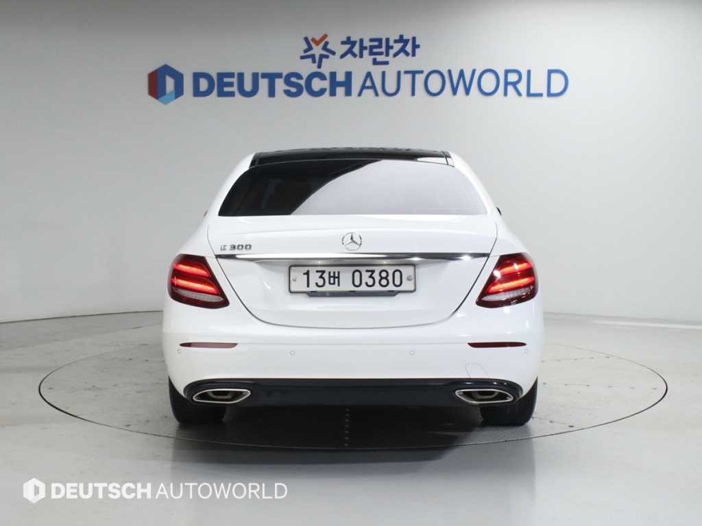 벤츠 E 클래스 E-클래스 W213 E300 아방가르드 이미지 4