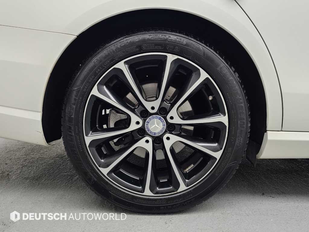 벤츠 E 클래스 E-클래스 W213 E300 아방가르드 이미지 5