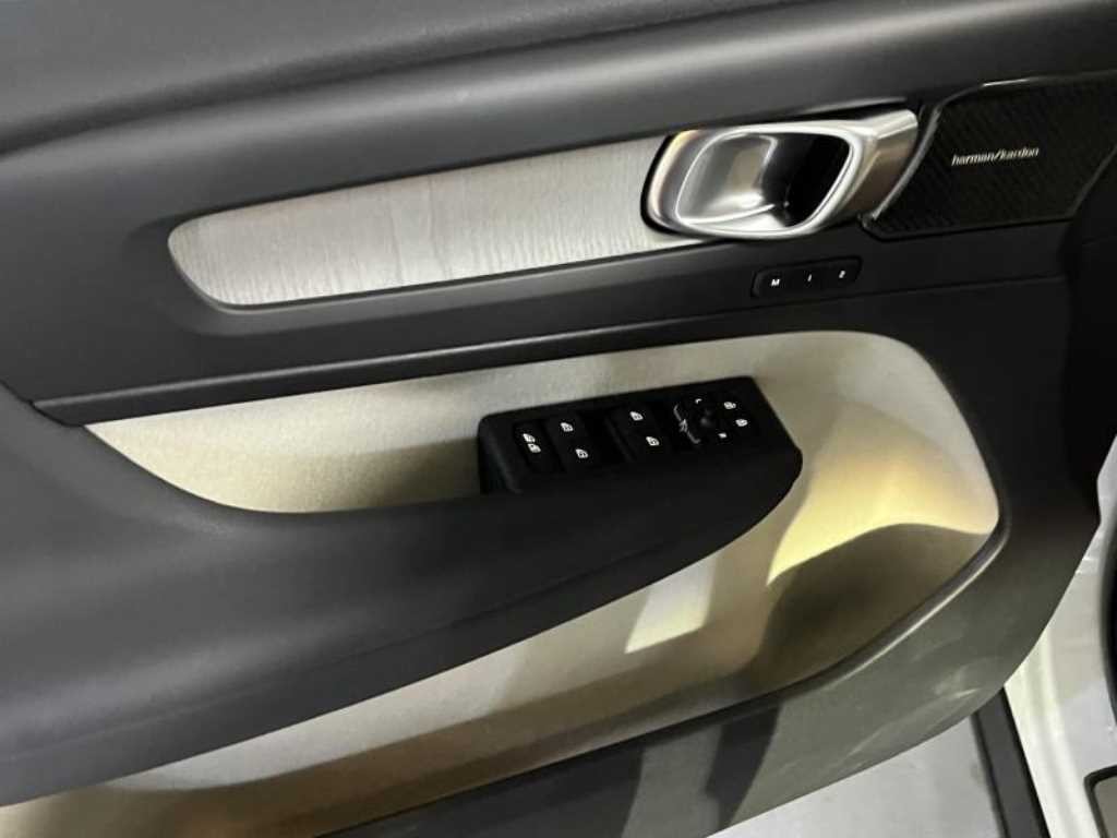 볼보 XC40 B4 AWD 울트라 브라이트 이미지 12