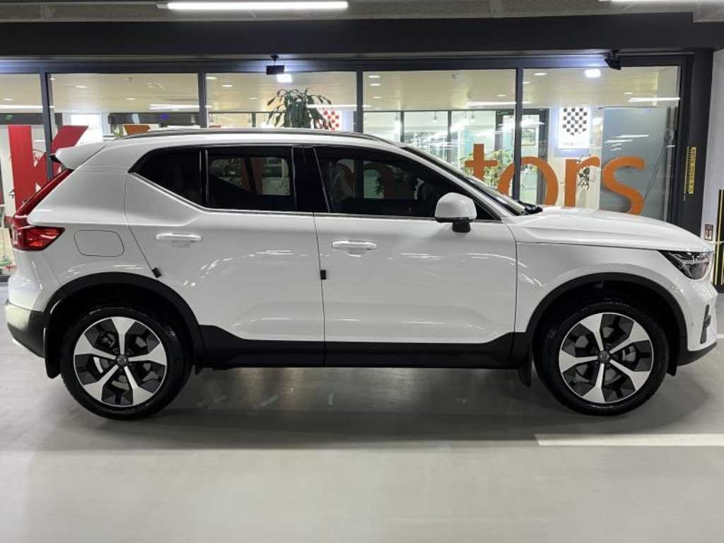 볼보 XC40 B4 AWD 울트라 브라이트 이미지 2