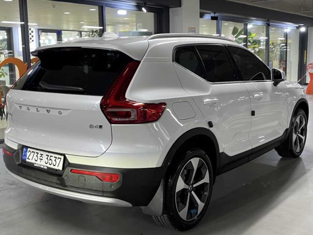 볼보 XC40 B4 AWD 울트라 브라이트 이미지 3