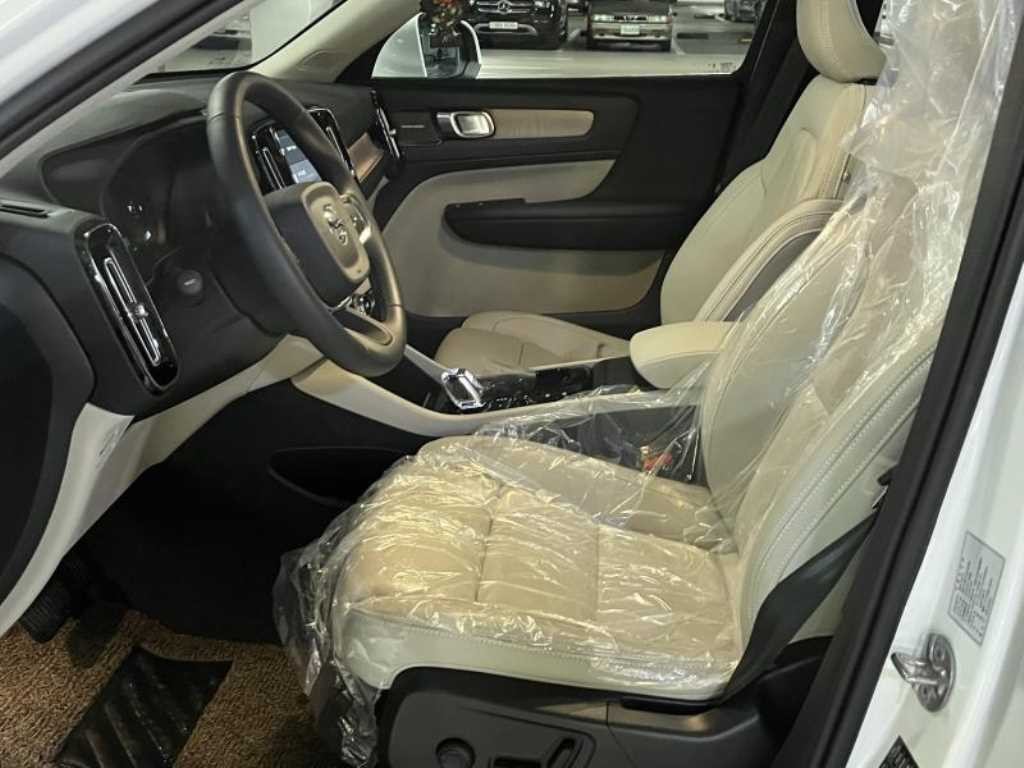 볼보 XC40 B4 AWD 울트라 브라이트 이미지 5