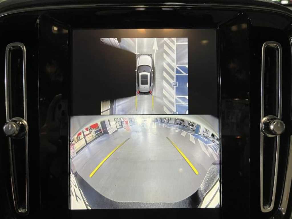 볼보 XC40 B4 AWD 울트라 브라이트 이미지 7