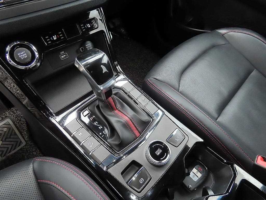 KG모빌리티(쌍용) 코란도 뷰티풀코란도 2WD 가솔린 1.5 C5 이미지 10