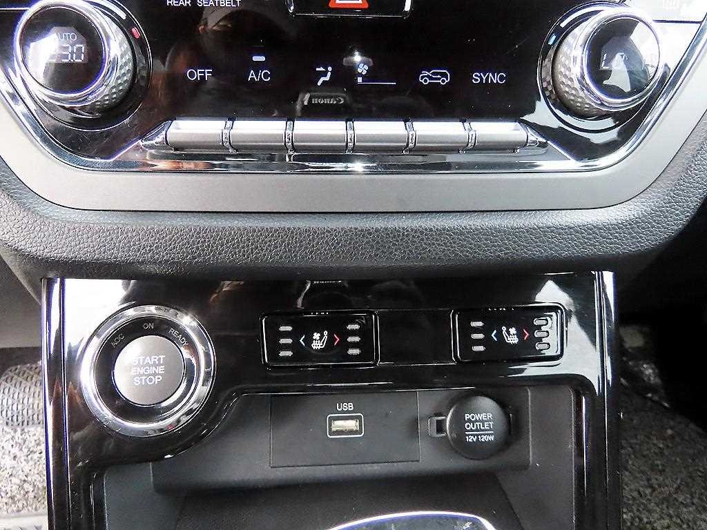 KG모빌리티(쌍용) 코란도 뷰티풀코란도 2WD 가솔린 1.5 C5 이미지 14