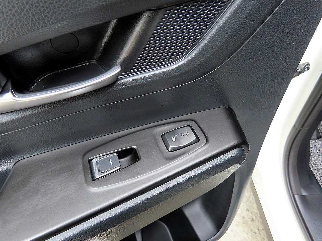 KG모빌리티(쌍용) 코란도 뷰티풀코란도 2WD 가솔린 1.5 C5 이미지 17
