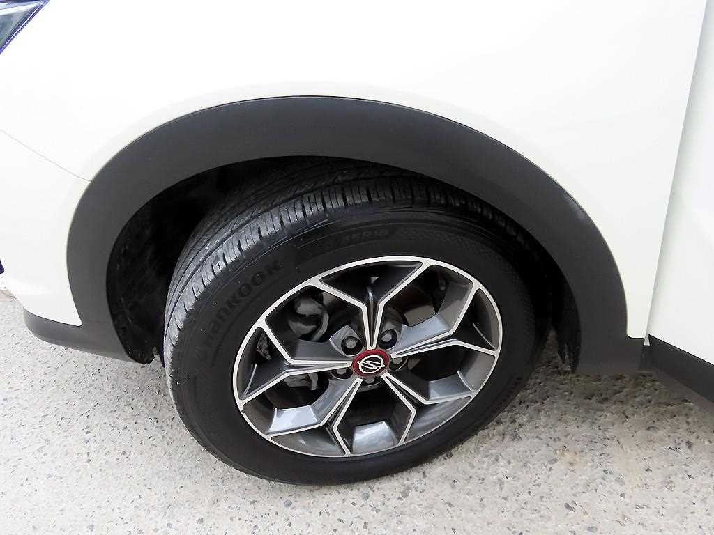 KG모빌리티(쌍용) 코란도 뷰티풀코란도 2WD 가솔린 1.5 C5 이미지 20