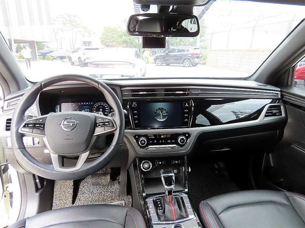 KG모빌리티(쌍용) 코란도 뷰티풀코란도 2WD 가솔린 1.5 C5 이미지 7