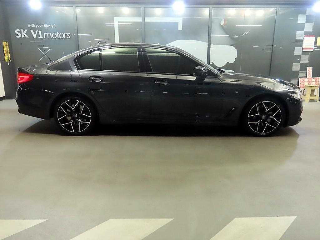 BMW 5시리즈 5시리즈 (G30) 530i M 스포츠 플러스 이미지 3