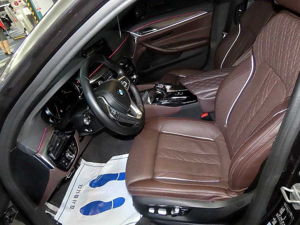 BMW 5시리즈 5시리즈 (G30) 530i M 스포츠 플러스 이미지 6
