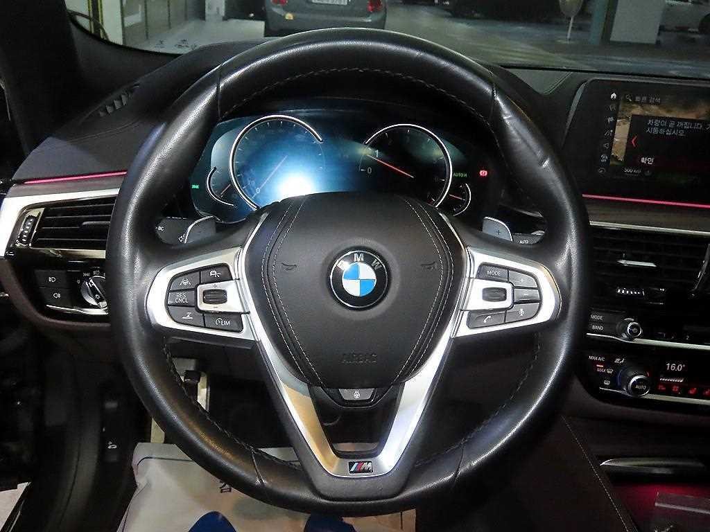 BMW 5시리즈 5시리즈 (G30) 530i M 스포츠 플러스 이미지 8