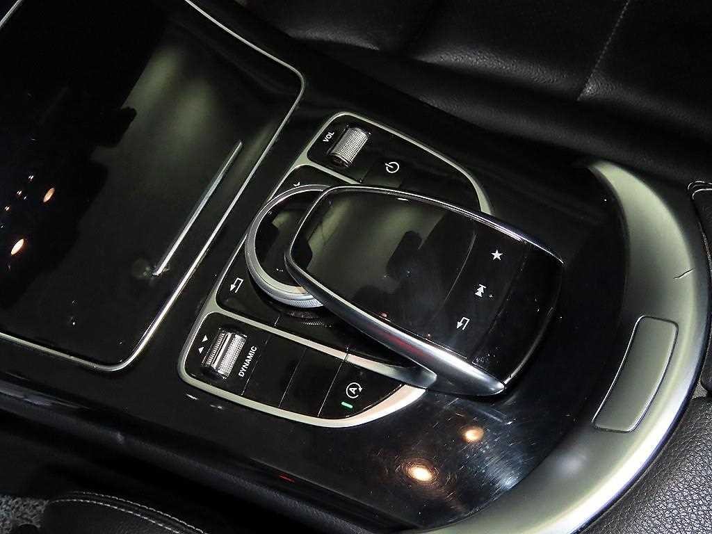 벤츠 C 클래스 C클래스 W205 C220 d 아방가르드 이미지 13
