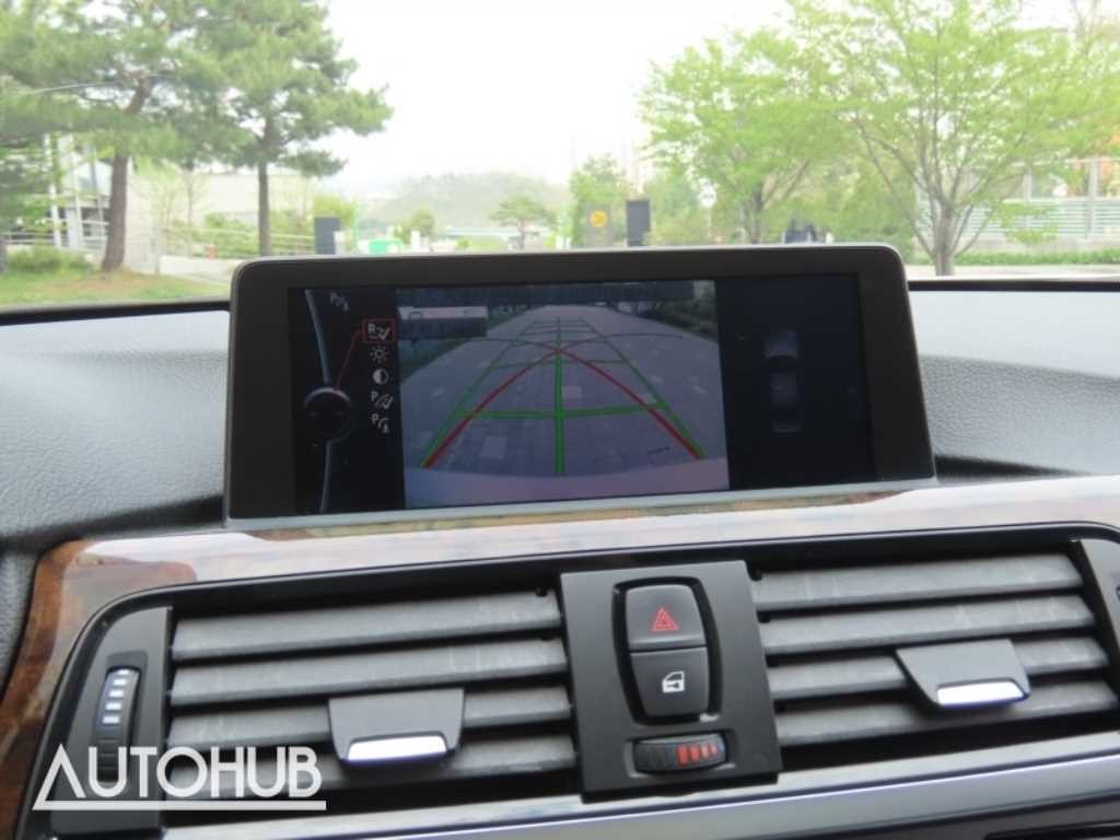 BMW 3시리즈 3시리즈 (F30) 320d 이미지 9