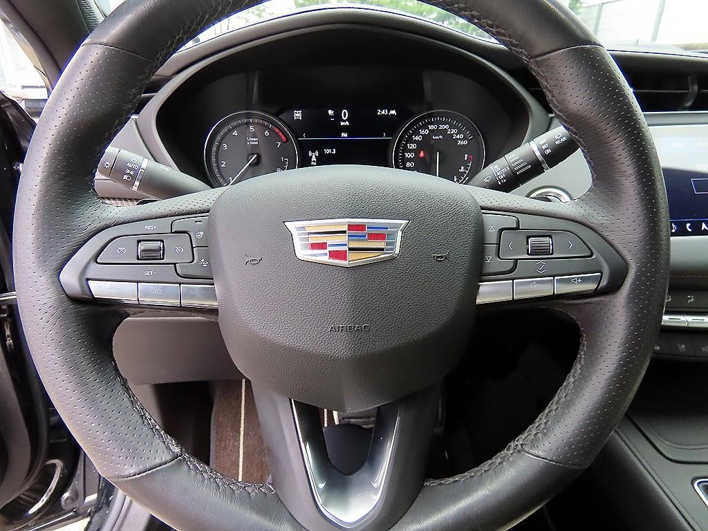 캐딜락 XT4 2.0 스포츠 AWD 이미지 8
