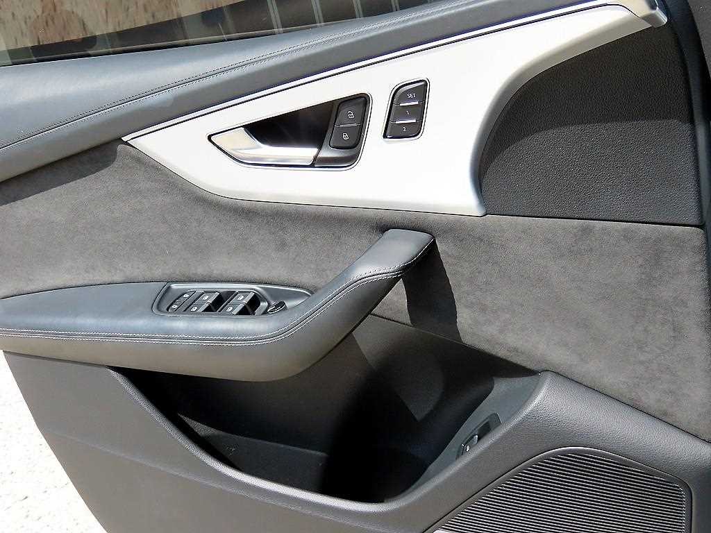 아우디 Q8 55 TFSI 콰트로 프리미엄 이미지 12
