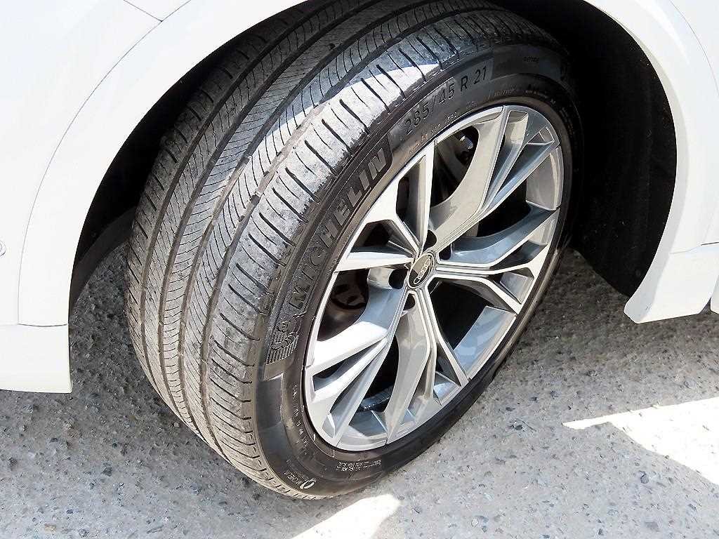 아우디 Q8 55 TFSI 콰트로 프리미엄 이미지 20