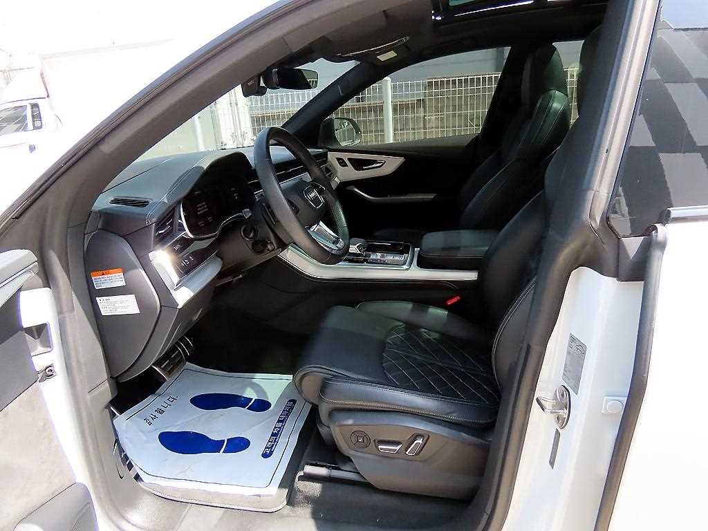 아우디 Q8 55 TFSI 콰트로 프리미엄 이미지 5