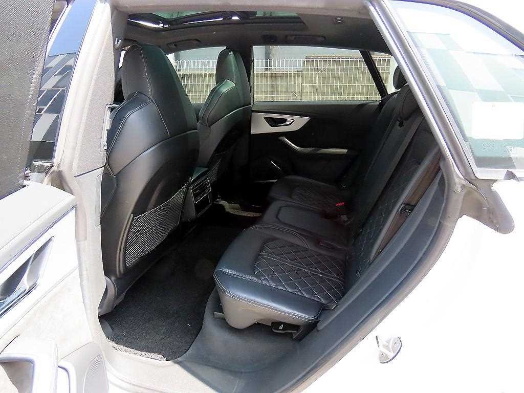 아우디 Q8 55 TFSI 콰트로 프리미엄 이미지 6