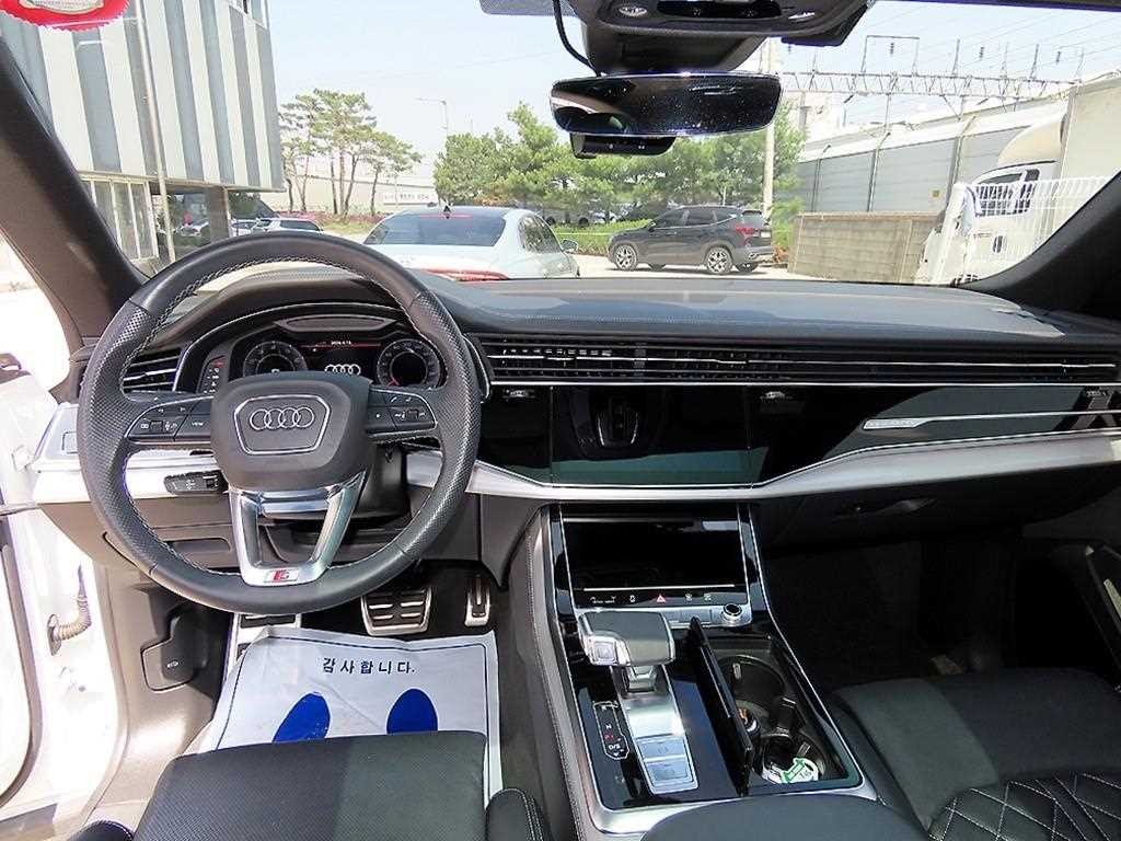 아우디 Q8 55 TFSI 콰트로 프리미엄 이미지 7