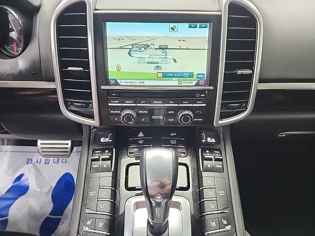 포르쉐 카이엔 4.2 S 디젤 이미지 10