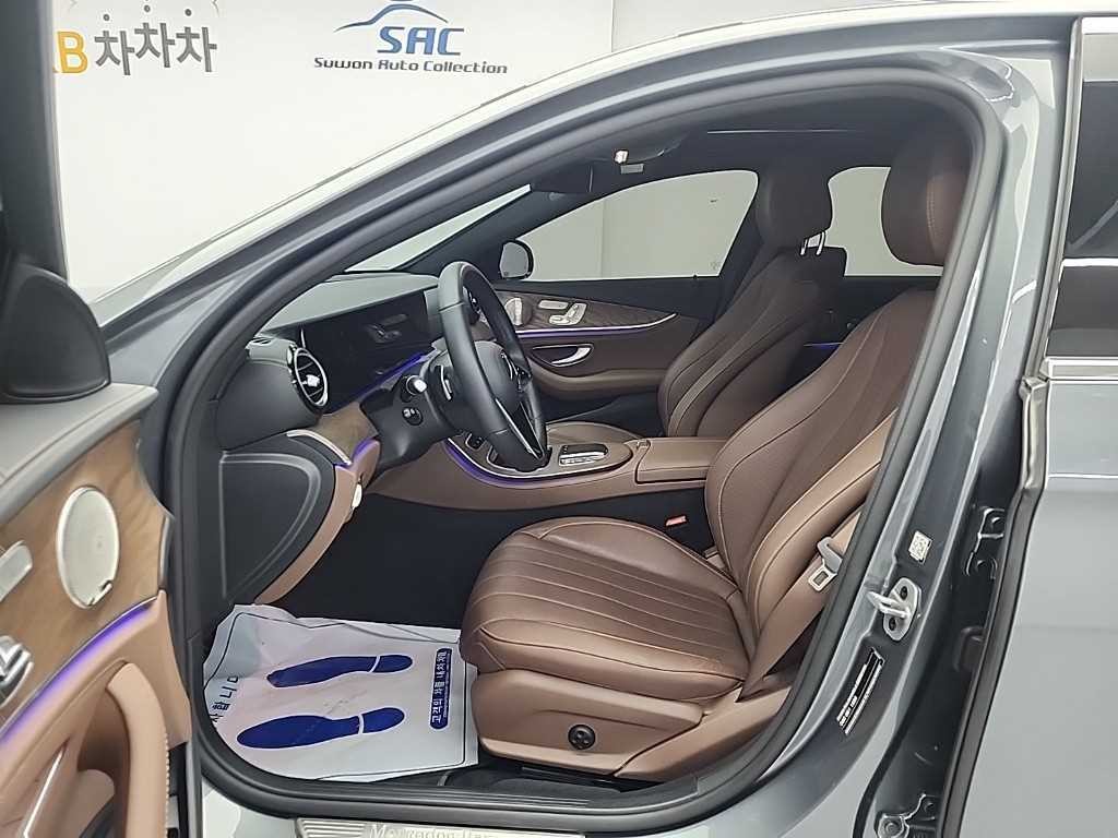 벤츠 E 클래스 E-클래스 W213 E300e 4MATIC 익스클루시브 이미지 12