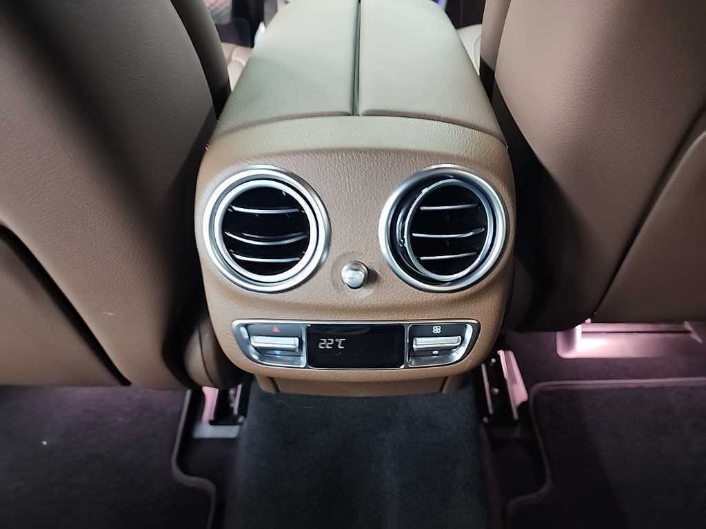 벤츠 E 클래스 E-클래스 W213 E300e 4MATIC 익스클루시브 이미지 14