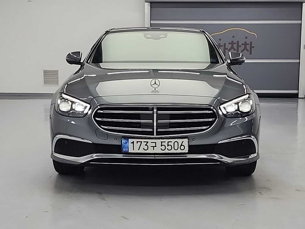 벤츠 E 클래스 E-클래스 W213 E300e 4MATIC 익스클루시브 이미지 3