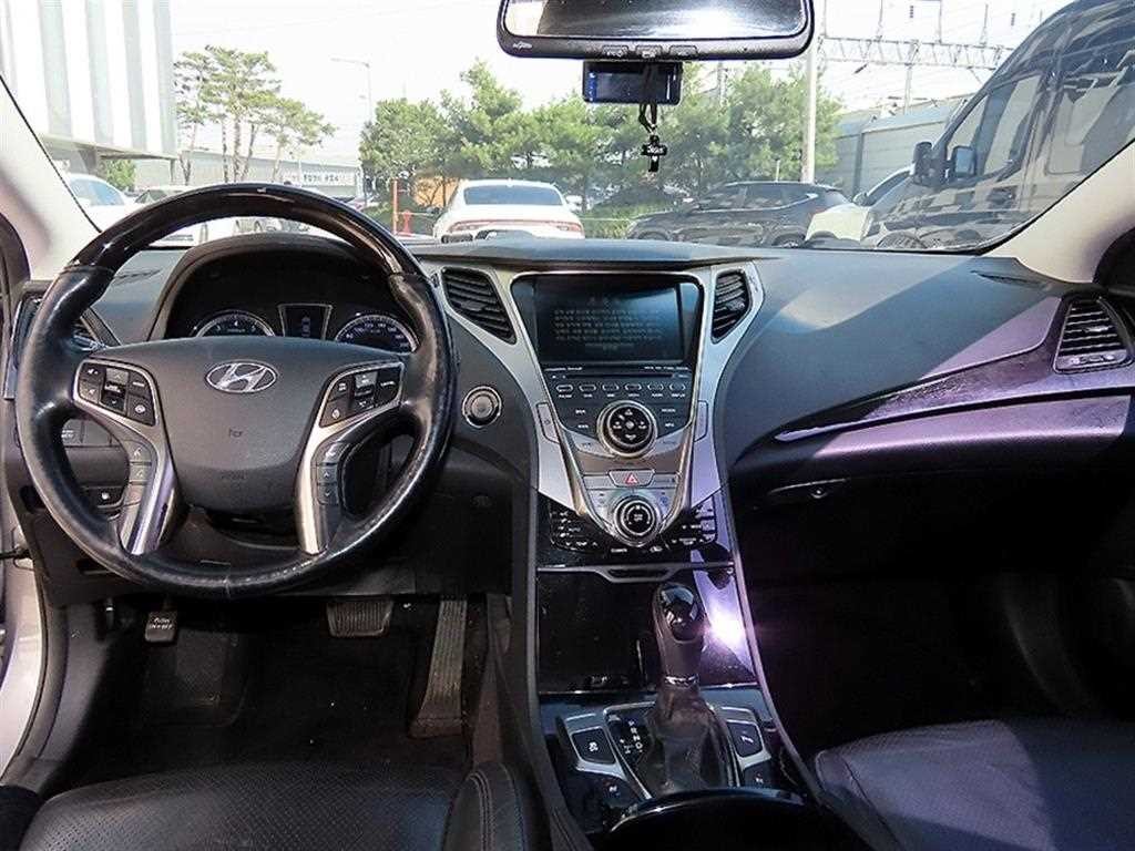 현대 그랜저 그랜저 HG HG300 PRIME 이미지 8