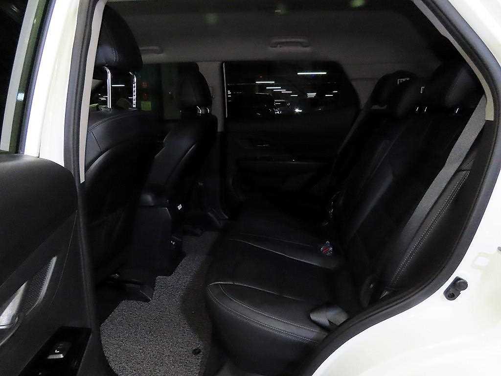 KG모빌리티(쌍용) 코란도 뷰티풀코란도 2WD 디젤 1.6 R-플러스 이미지 7