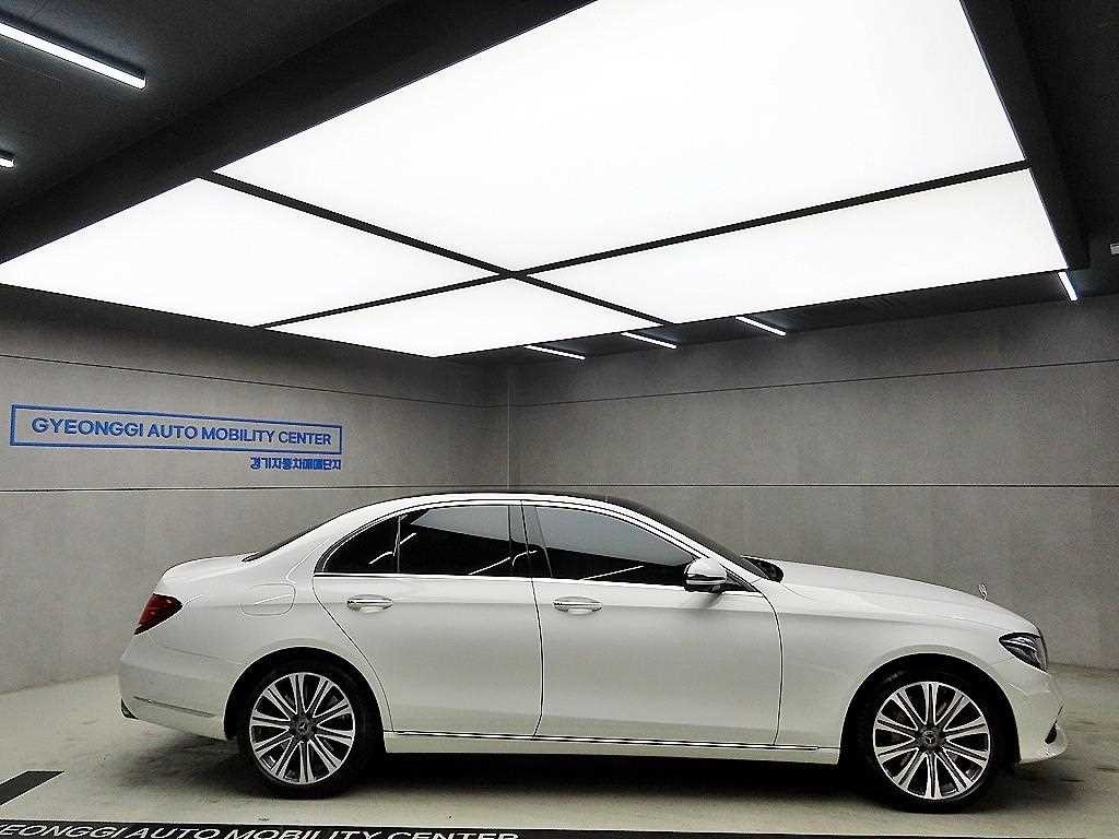 벤츠 E 클래스 E-클래스 W213 E450 4MATIC 익스클루시브 이미지 2