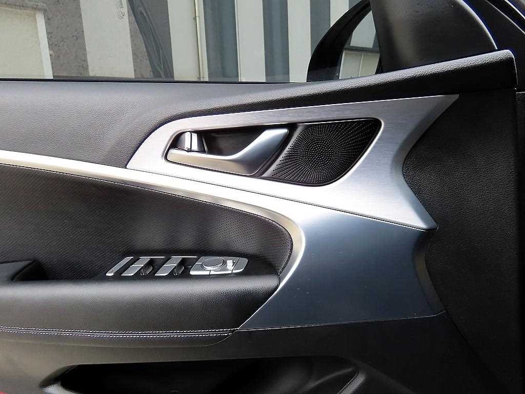 제네시스 G70 2.0T AWD 스포츠 패키지 이미지 11