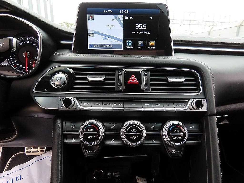 제네시스 G70 2.0T AWD 스포츠 패키지 이미지 13