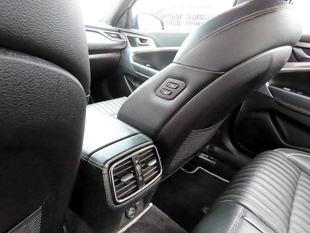 제네시스 G70 2.0T AWD 스포츠 패키지 이미지 17